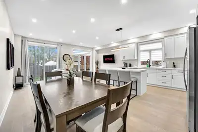 Image de Exclusive 5 Bed Home near Hospital/Niagara/Toronto