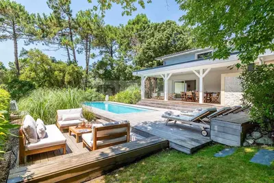 Image de Charmante Villa  Avec Piscine Chauffee Surplombant Le Golf