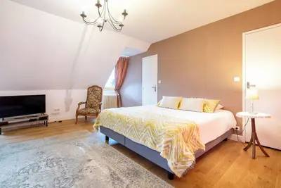 Image de Chambre d'hôtes 'Suite L'Appartement Ninon De Lenclos' avec terrasse partagée, jardin partagé et Wi-Fi
