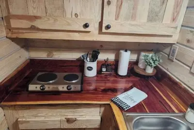 Image de Quiet and relaxing cabin by the creek! Pet-Friendly!