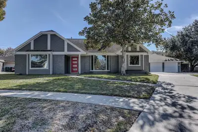 Image de Modern 5-bedroom villa with pool-spa-games-garage apartment and large backyard!