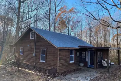 Image de Cozy 2-bedroom cabin on 5 private acres in charming Pegram, Tn