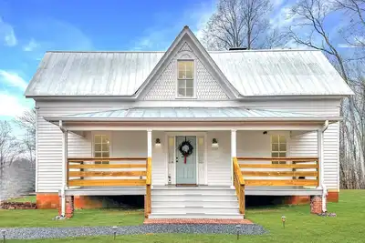 Image de Charming 3bed/2bath 1800s Farmhouse - Just Minutes to Helen & North Ga Wineries!
