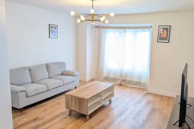 Image de Bright 3br Apt Near Montreal