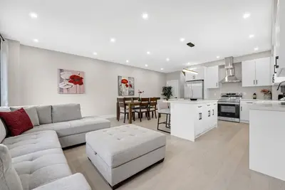 Image de Premier 5 Bed Home near Hospital/Niagara/Toronto