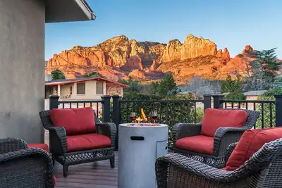 Image de Walk to Uptown + Hot Tub, Firepit, Epic Views