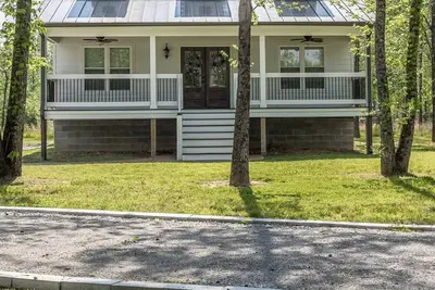 Image de Spacious 4-bdrm on 6 acres near the Tennessee River