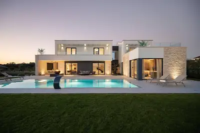 Image de Villa Asmoa for 8 people near Poreč with 45 m2 heated pool, wellness & sea view