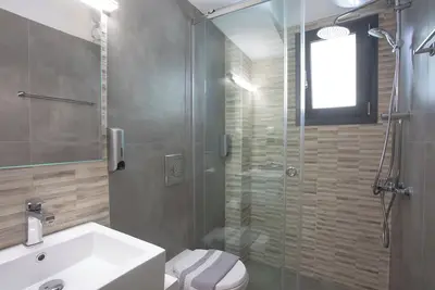 Image de Chic 2-bedroom apartment ground floor with WiFi, Ac in awesome Chalkida