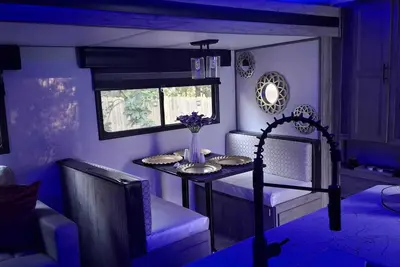 Image de Charming 2-bedroom Rv with WiFi, Ac in fabulous Ocala