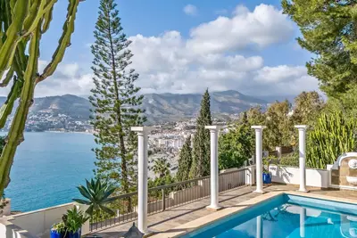 Image de Beautiful Villa with Sea View, Private Pool, 5-Minute Walk to the Beach