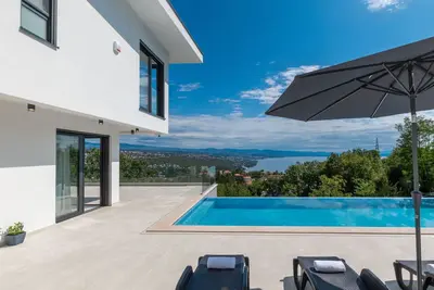 Image de Maison de vacances privée avec bain à remous, Wifi, climatisation, piscine privée, Tv, terrasse