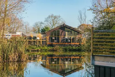 Image de 2 chambres à coucher à Westbury