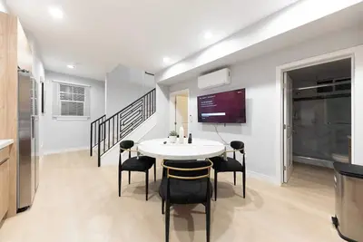 Image de Charming 2-bedroom townhome with WiFi, Ac in beautiful Alhambra