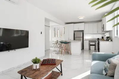 Image de Villa Angelica Apt 101 steps to Sandy Beach