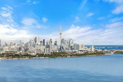 Image de Upscale Penthouse with breathtaking unobstructed views