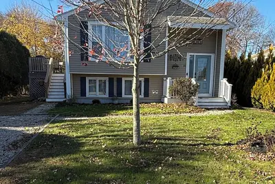 Image de Charming family-friendly 3-bedroom house in beautiful Bonnet Shores neighborhood