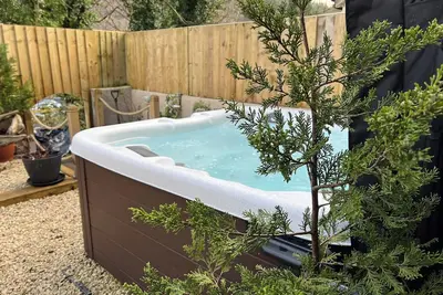 Image de Hot tub Retreat In The Valley's Of South Wales