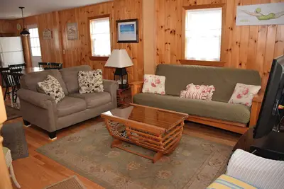 Image de Beach Breeze, a Charming 3 bedroom cottage in Old Orchard Beach 50ft from beach.