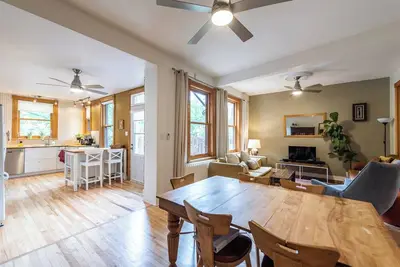 Image de Spacious 4 bedrooms, 2 floors with garden, near Jean Talon Market. Pets welcome!