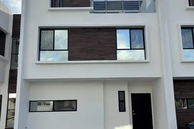 Image de Full House in Cancun Residence w/Luxe Amenities Including a Pool and Gym!