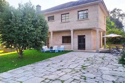Image de House in Sanxenxo with swimming pool, ideal for families.