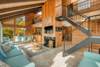 Image de Spacious 5-bedroom house in Vancouver with nice decks and beautiful view