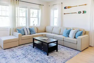 Image de Spaciously Convenient Lake House 4 Br, 2 Ba, 8 ppl