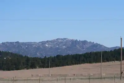 Image de Spacious studio outside Custer with WiFi, and Ac on paved road. Unit 1-left side