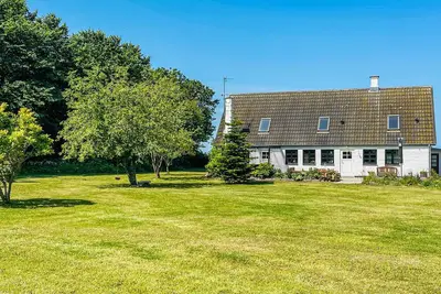 Image de Belle maison de 2 chambres à Bogense