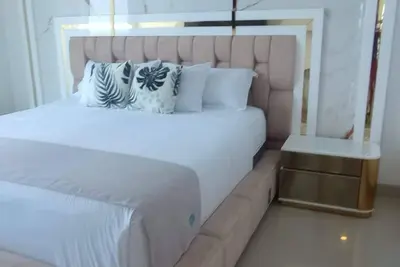 Image de Suite de lujo con jacuzzi privado y vista panorámica al mar. \n\n\n\n\n\n\n---\n\n\n\n\n\n\n\n–