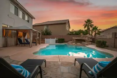 Image de 5 Bd Luxury Vegas Stay w/Game Room and Pool!