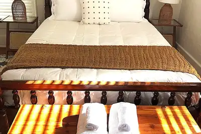 Image de Glenn Falls Cottage with spectacular treetop views and access to the Glen Falls!