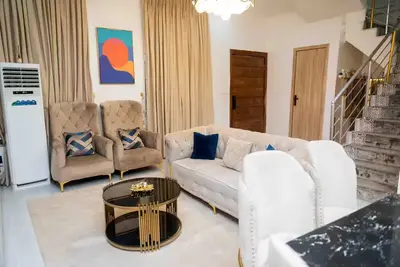 Image de 3-bedroom luxury apartment in cool Lekki Eti Osa with WiFi, Ac, fitness room