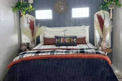 Image de Spacious guest suite with private entrance. Pet friendly.