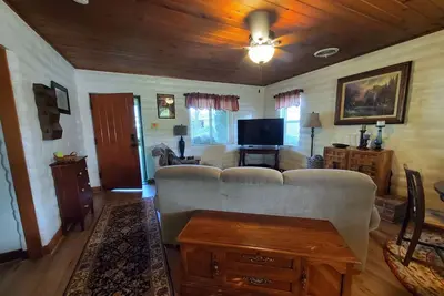Image de Charming 1-bedroom, wood ceiling adobe cottage in Fresno, WiFi, Ac, fitness room