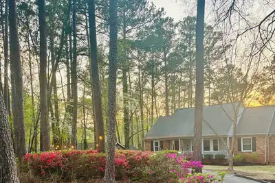 Image de Spacious lakeside 5 bdrm, 3. 5 bath house in Evans, Ga.