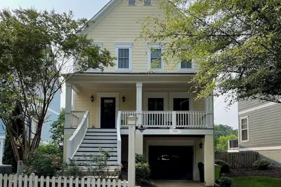 Image de Perfect for Uva Graduation! Walking distance to Football Stadium and Grounds.