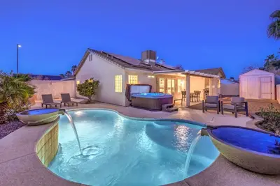 Image de Henderson Pool Oasis w\/ Jacuzzi!