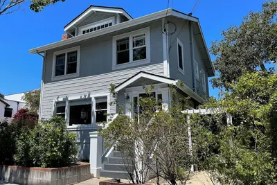 Image de 3-bedroom remodeled home in Old Town Monterey with large yard and home office