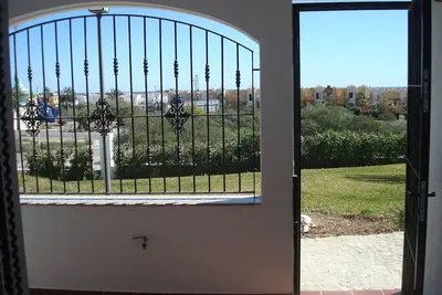 Image de appartement en Rez-de-chaussée, avec grande terrasse, deux chambres, climatisati