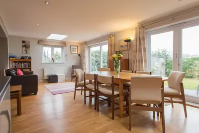 Image de Spacious, detached, holiday home with sea views!
