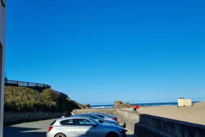 Image de Beach front apartment with direct beach access!