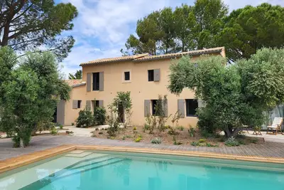 Image de Bastide provençale au milieu des vignes avec piscine et jolie vue - 12 personnes