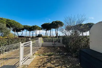 Image de Appartement T2 en rez-de-jardin face à la mer avec parking