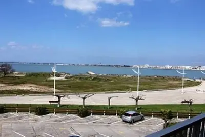 Image de Appartement climatisé 2 pièces cabine, 6 couchages, Port Camargue