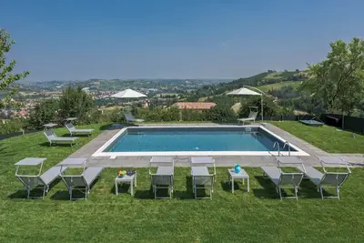 Villa Zeta- design villa with private pool overlooking the Unesco hills