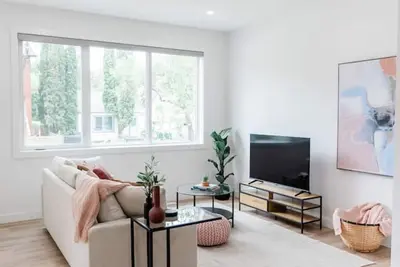 Image de Cozy Home with Modern Comforts | Prime Location