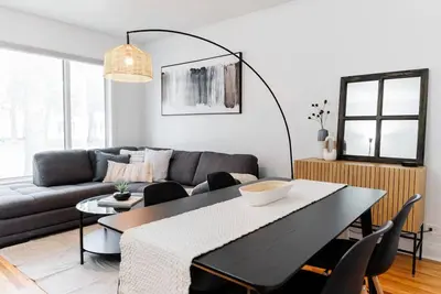 Image de Stylish Home with All Amenities