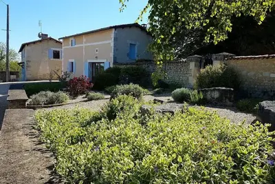 An intimate gem near Aubeterre!